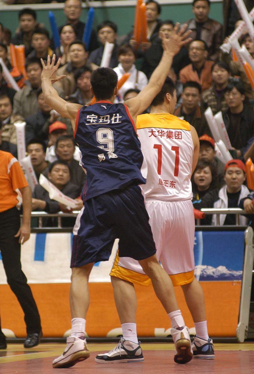 北京队翻盘青岛队，易建联点燃赛场