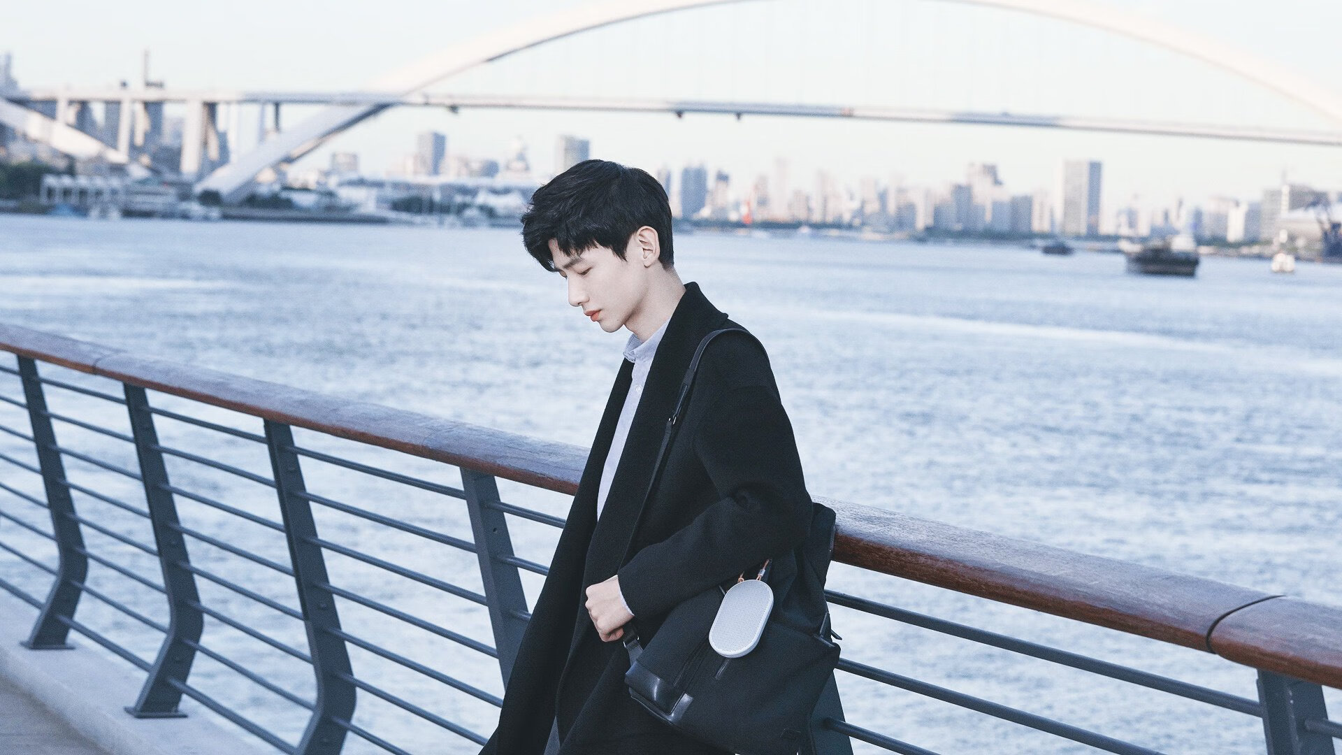 手握方向盘的人！霍勒迪赛后评分拉满，湖人全面压制山西队