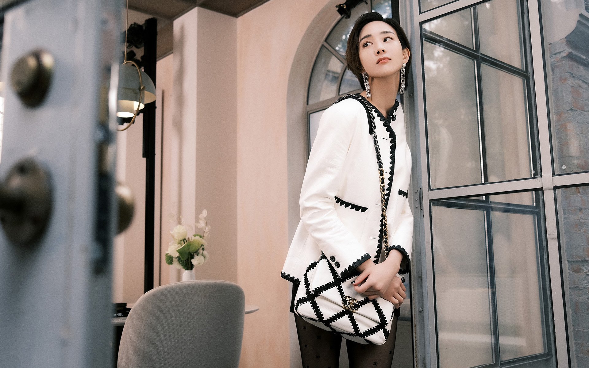 绿茵场上的双面交响，奥亚尔萨瓦尔在威尔士对阵智利一役中的攻防统治